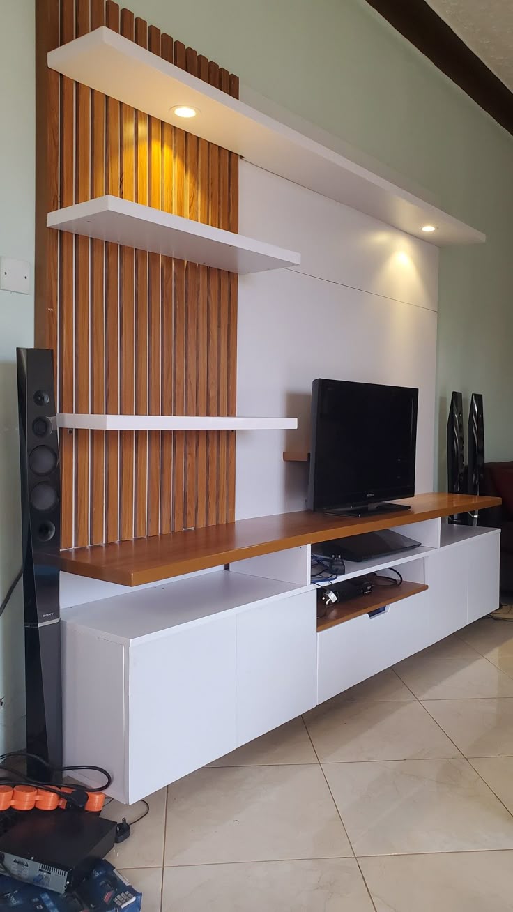 Élégance Suspendue : Meuble à Télé Murale Design