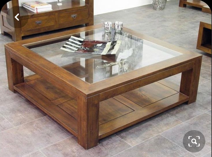 Table Basse Design : Bois Massif et Plateau Vitré pour un Style Contemporain